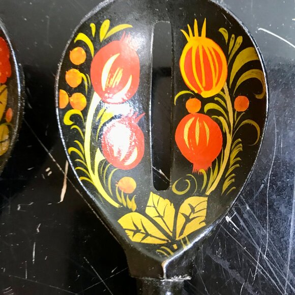Vintage Russian Khokhloma Hand Painted Wooden Spoons Long Handles Set of 4 Used - Picture 6 of 8